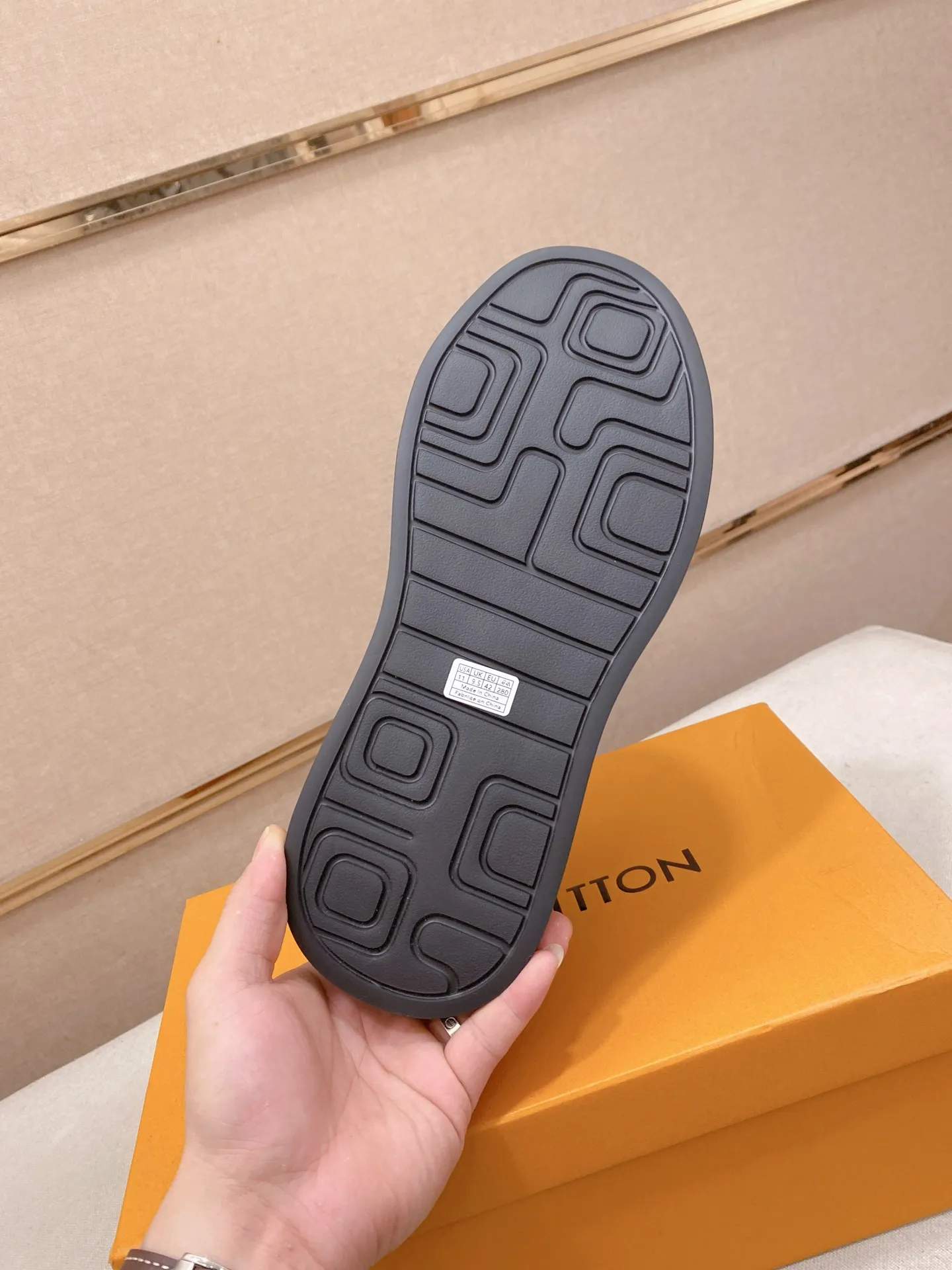 Factory price: 480💰🎉🎉LV~Louis Vuitton trendy men's shoes, new shipments, latest matching, same style as the official website, super high quality, best-selling season [strong][strong][strong] Selected first-layer cowhide, comfortable wool lining, original last, comfortable on the feet, wear-resistant rubber outsole, size: 38-44.